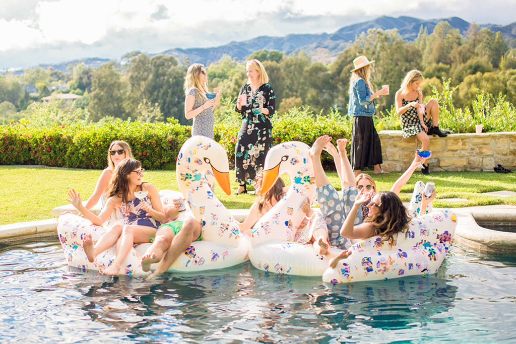 How to Plan a Pool Party