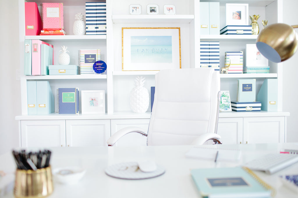 Office Décor to Go With Your New ‘I Am Busy’ Print