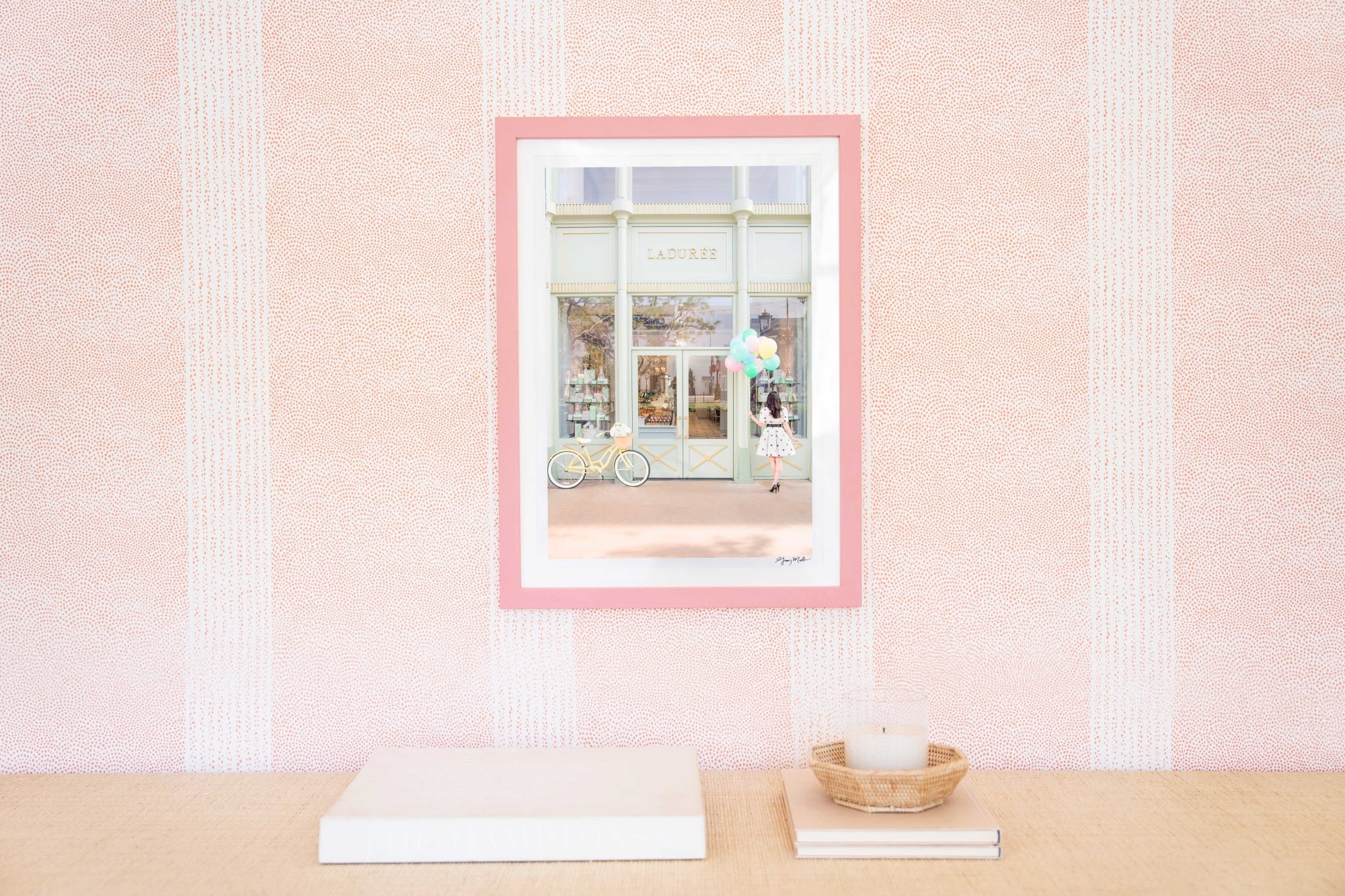 Mademoiselle Ladurée, Pink Frame