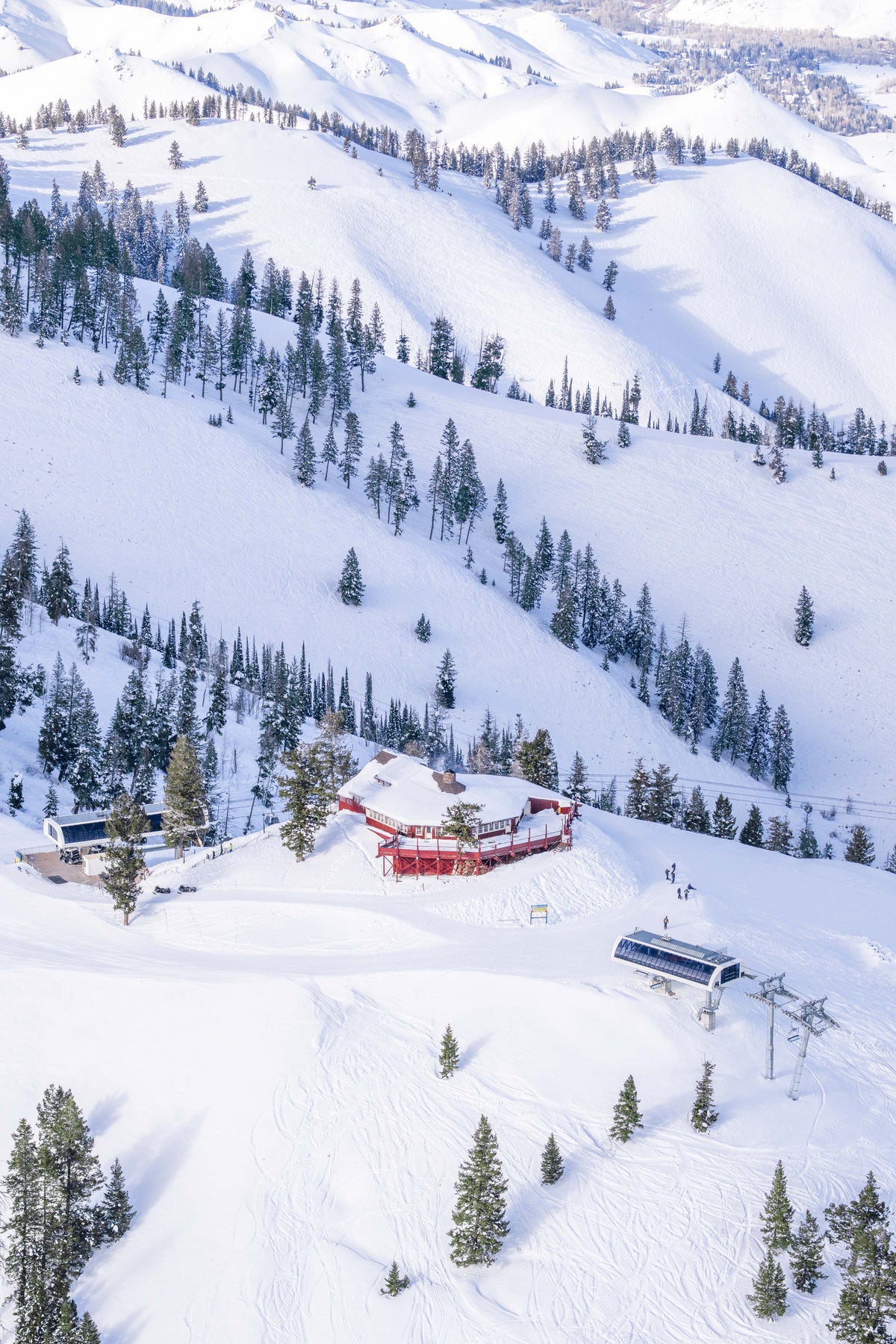 Roundhouse Restaurant Vertical, Sun Valley